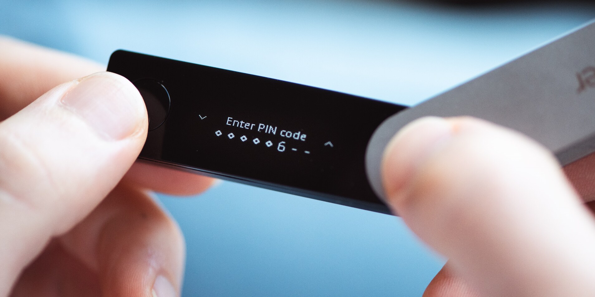 Review: Das Krypto-Wallet Ledger Nano X im Test - Digitec