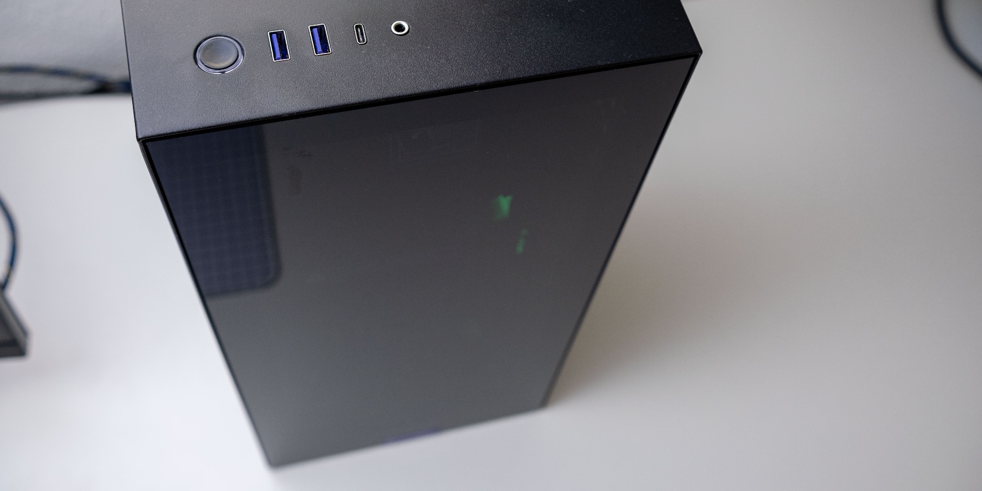 New model, same heavenly experience: the H1 mini-ITX case from