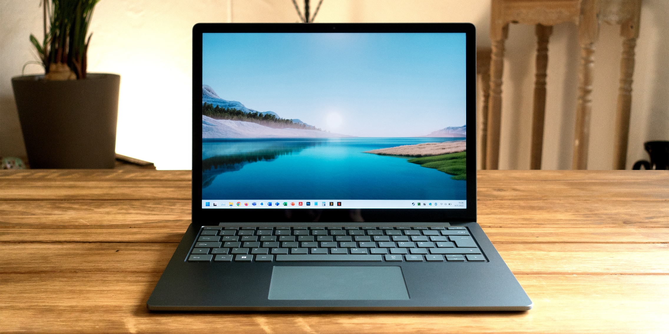 VYN04233　Surface Laptop Go2 Testing the Microsoft Surface Laptop Go 2 – a better display and