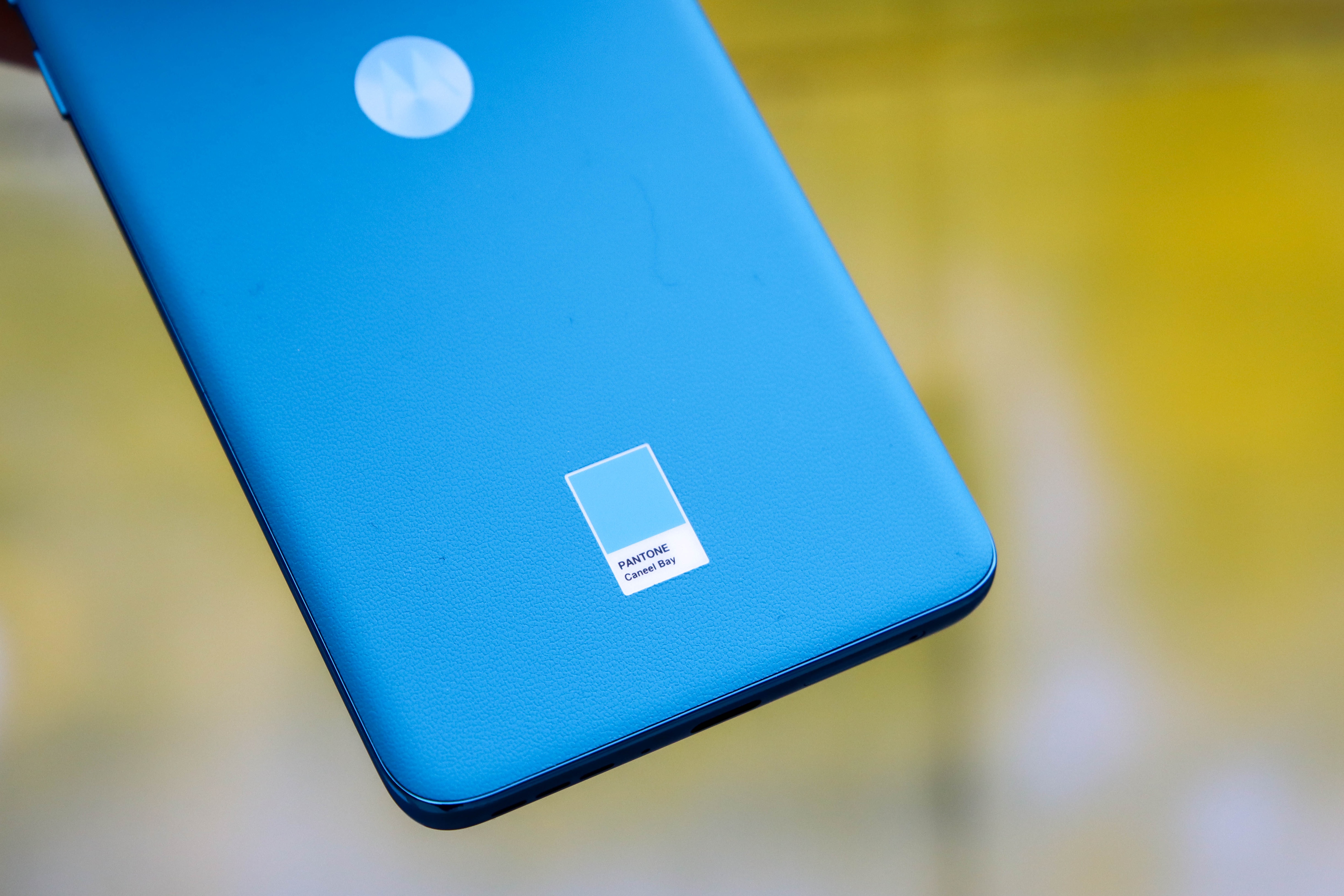 Motorola Edge 40 Neo review – between top smartphone and entry 