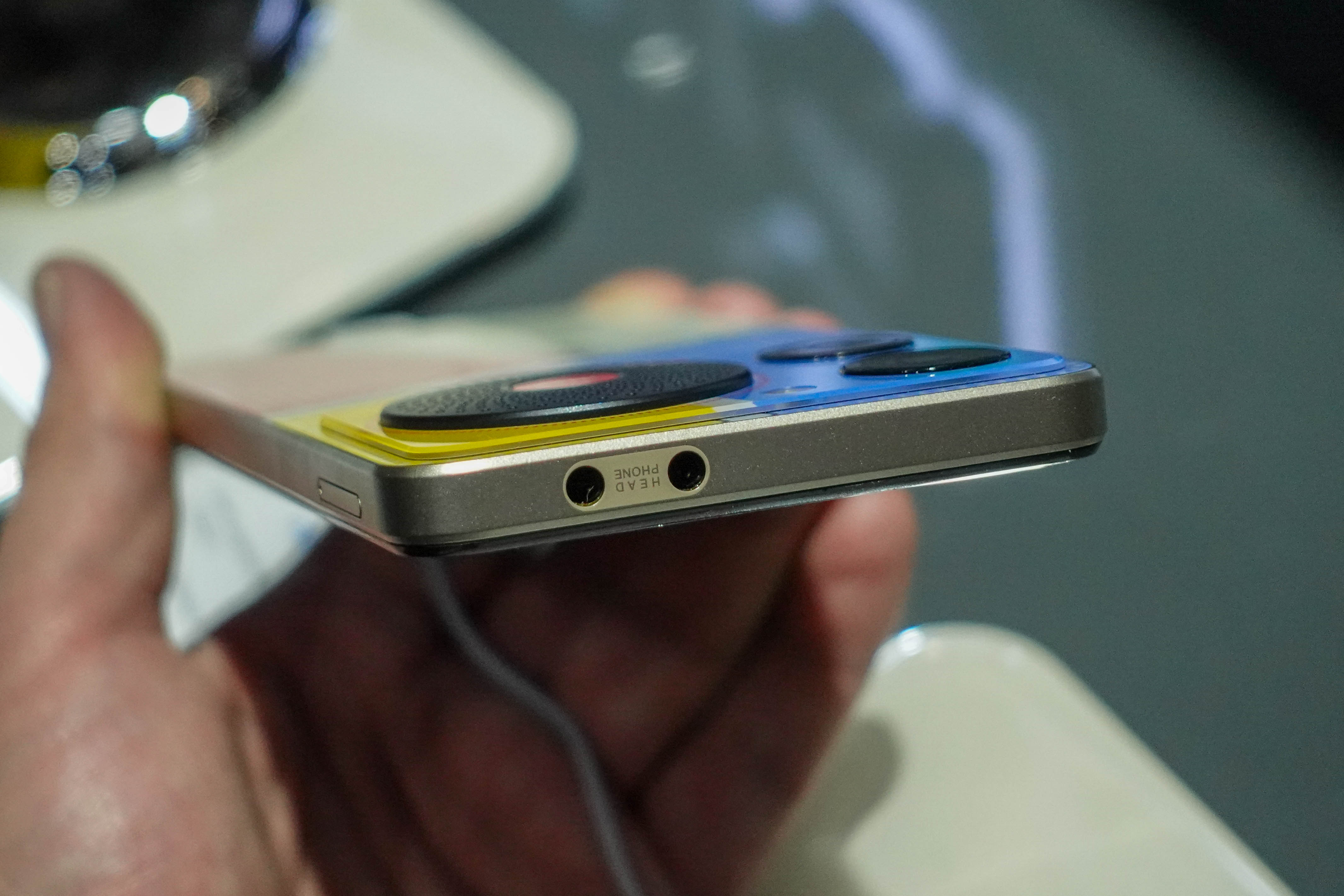MWC 2024: Is the Nubia Music the world's loudest smartphone? - Digitec