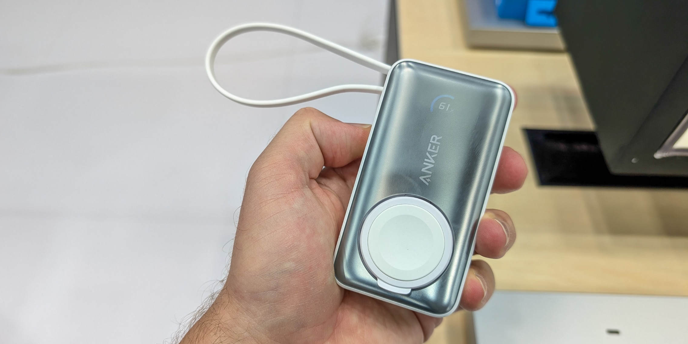 Anker MagGo: This power bank charges the Apple Watch directly