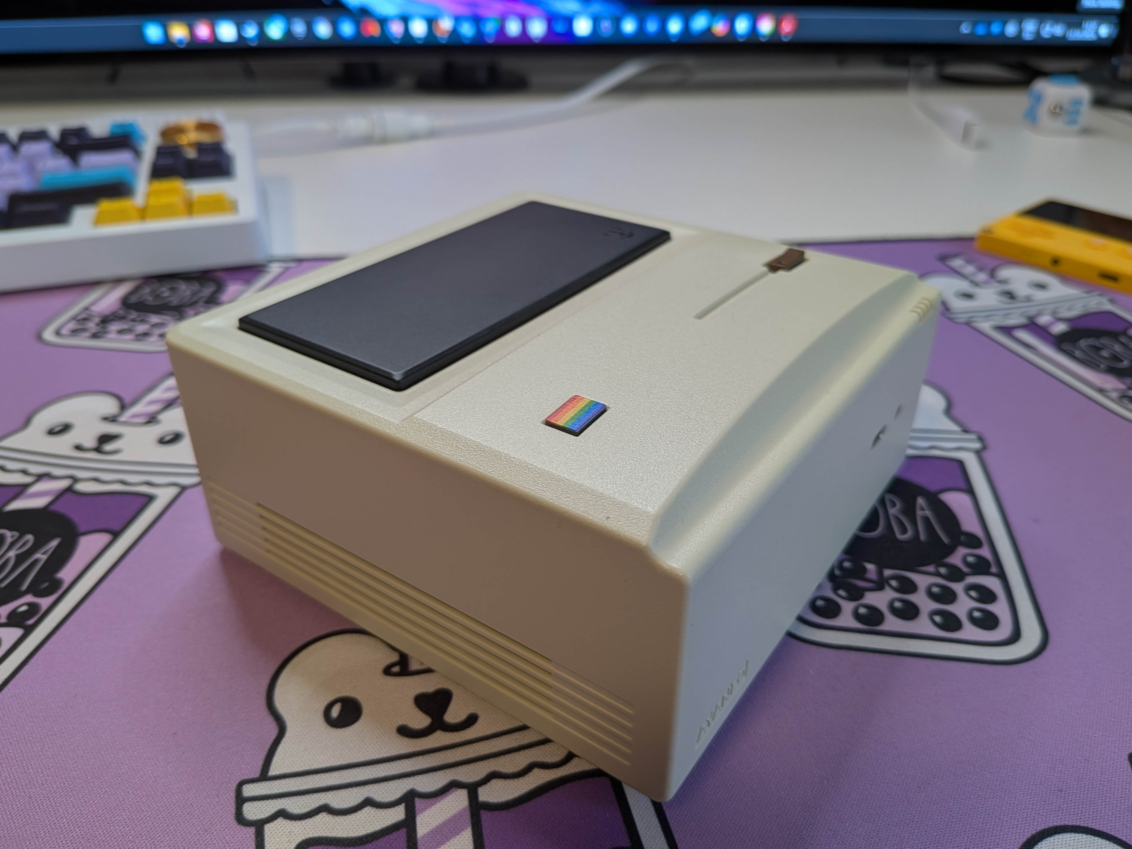 Ayaneo AM01 Mini-PC im Retro-Design startet mit AMD Ryzen 7 5800U für