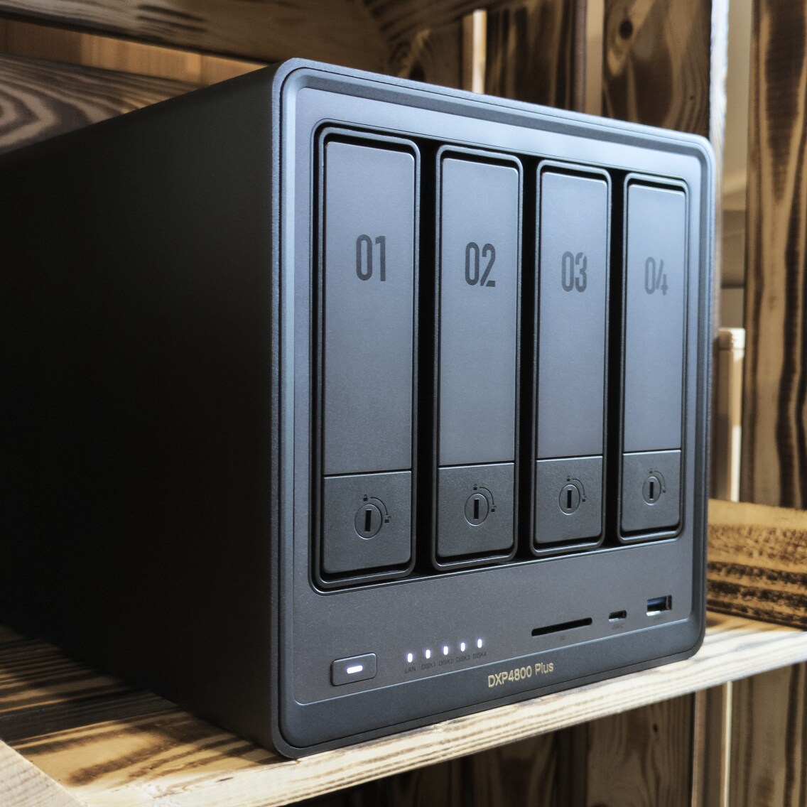 Two new 4-bay NAS from Ugreen - one faster, one slimmer - Digitec