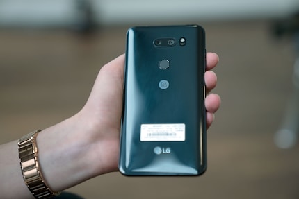 The fingerprint sensor at the back also functions as a power button