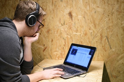 Editor Luca was pretty chilled out: «Want me to listen to a bit of music? Why not?»