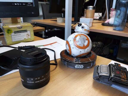 Einmal BB-8 ohne Bokeh-Effekt/Tiefenunschärfe.