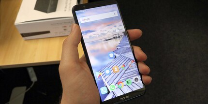Das Display sieht schön aus und bietet gestochen scharfe Bilder dank hoher Auflösung.