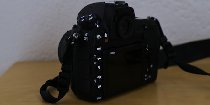 Die Nikon D850 hat beleuchtete Tasten.