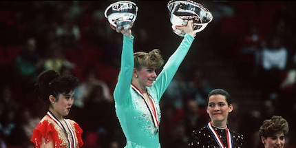 In der Mitte: Die echte Tonya Harding. Rechts: Erzrivalin Nancy Kerrigan.