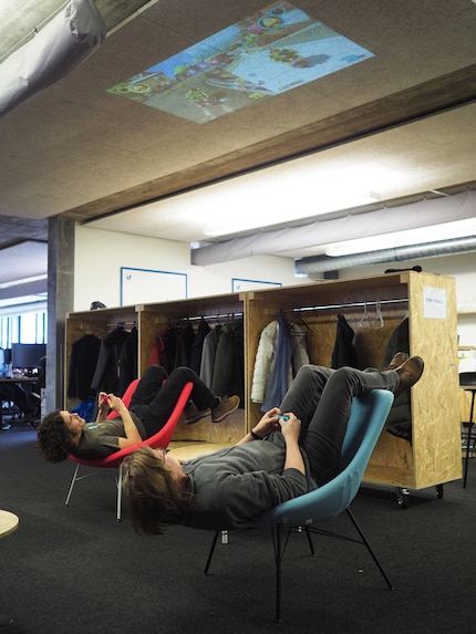 It’s not the most comfortable gaming position, but nothing’s impossible for the OJO.