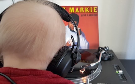 The Sennheiser HD 25 fits even the smallest head.