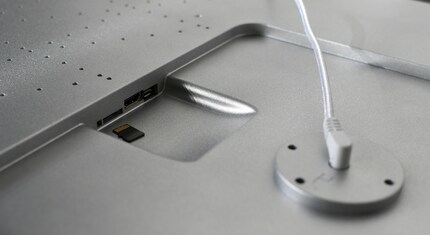 There's a slot for a memory card on the back of the canvas. Unlike a PC screen, the frame only has a thin white cable.