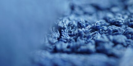 Ein Frotteetuch von nahem – mit Blende f/2,8