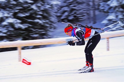 Vivienne Sommer, 17jährige Biathletin, in Aktion