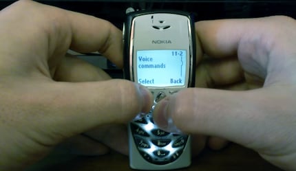 Bereits etwas ältere Mobiltelefone boten einfache Sprachanweisungen. «Beliebt» war bei Nokia beispielsweise das Voice Dialing.