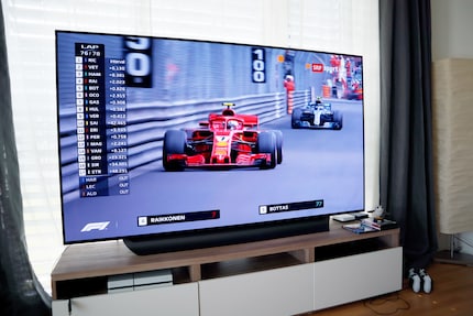 Even the hardware for live TV, which exists «only» in Full HD quality, is very convincing. This is largely due to the Alpha 9 processor.