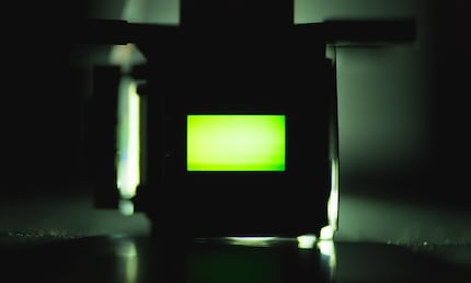 Grünes LCD-Panel von vorne.