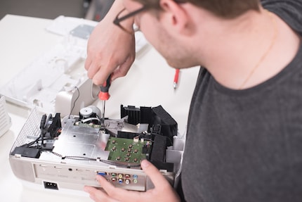 Screwing projectors apart is a one-way thing. No idea whether you can get it back together in full working order.