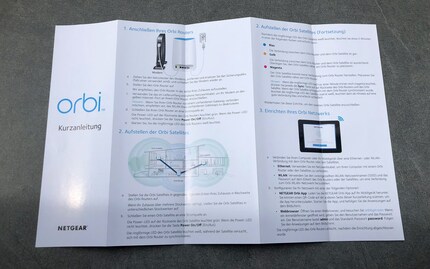 Bei Netgear fordert Schritt 3b zum Download der App auf, worauf nochmals auf digitalem Weg die identischen Schritte instruiert werden, wie in der Papier-Anleitung.