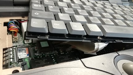 At last I get a clear view of the mainboard.
