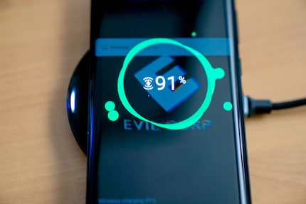 Si vous avez bien orienté votre téléphone, une LED s'allume