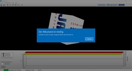 Bei einer Stunde und fünf Minuten warnt Windows. Nach einer Stunde und zwölf Minuten fährt sich das Notebook herunter.