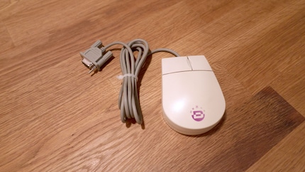 The mouse has a COM port.