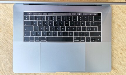 Tastatur und Trackpad: Unterschiedlicher könnte das Nutzererlebnis nicht sein.