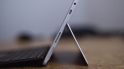 Semplice, con poche connessioni integrate, tra queste USB-C e jack 3,5 mm.
