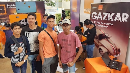 Das Team von Lomay an einer lokalen Veranstaltung einer internationalen Schule.