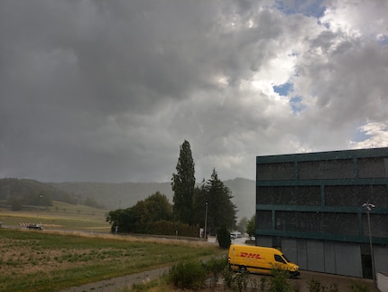The house facade is back. And much more detail is visible in the clouds