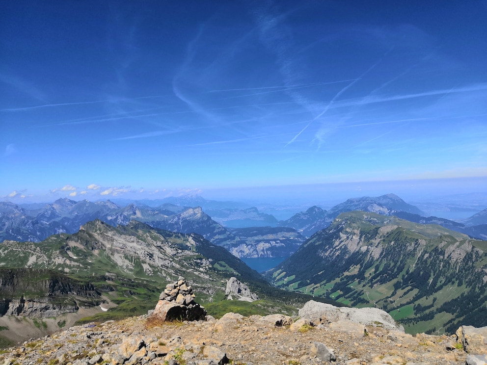 Durch geringe Abmessungen passt die Anafi gut in den Rucksack. Wunderschön die Aussicht auf den Vierwaldstättersee und Zürich im Hintergrund.