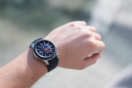 À première vue, il est difficile de la distinguer d'une montre analogique