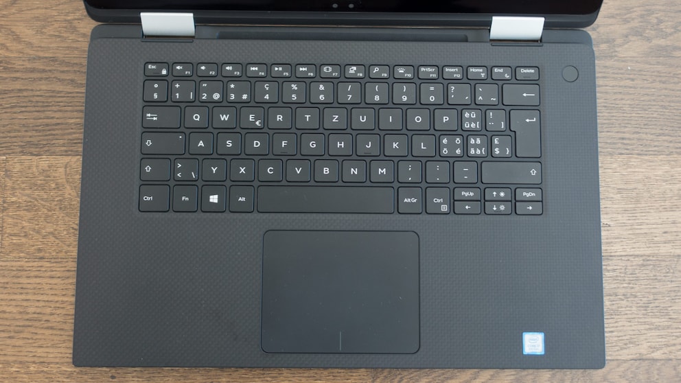 Dells Ultrabook mit gummierter Handauflage.