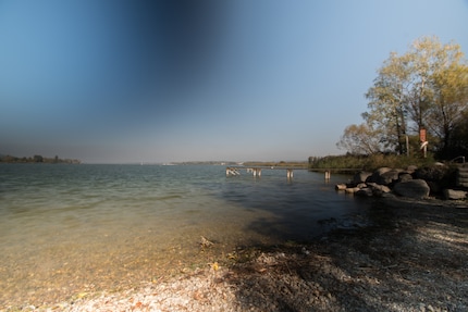 Voilà ce que cela donne avec le filtre Hoya à densité variable. Plus le filtre est puissant, plus les défauts de l'image sont importants. De plus, les vagues dans l'eau montrent que le filtre est trop faible pour exposer suffisamment longtemps dans cette situation. 