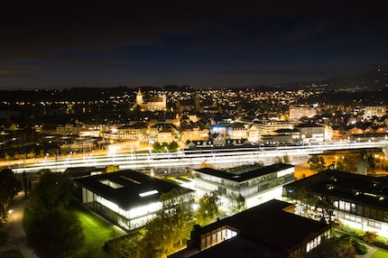 4 sek bei f/2.8 und ISO 100