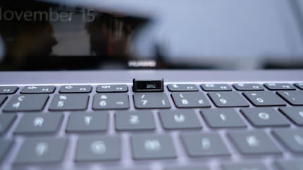 La webcam è discretamente nascosta nella tastiera.