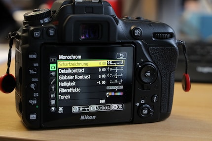 Nikon propose des effets de filtre pour pondérer différemment les différentes couleurs. 