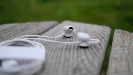 Les écouteurs avec fil ne sont pas assez pratiques pour moi, mais ces Earbuds ont l'air vraiment super.