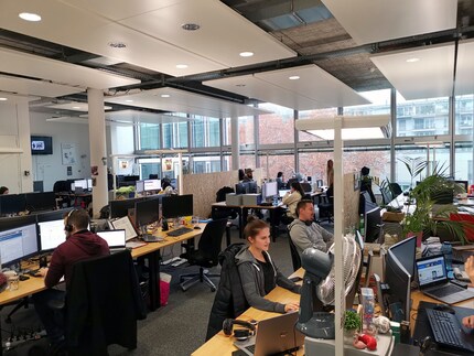 Seit einer Stunde länger an der Arbeit: Customer Care in Zürich