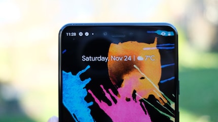 L'encoche ne laisse la place qu'à trois notifications maximum. Si vous en avez plus, seules deux s'affichent, accompagnées d'un petit point.