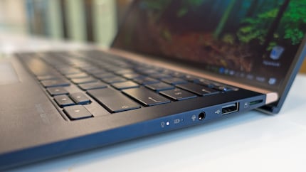 Micro SD card reader, USB 2.0, jack connection