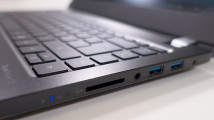 SD slot, jack connection, 2 x USB 3.0 Type-A, power connection
