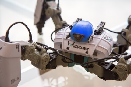 Mekamon en position d'attaque.