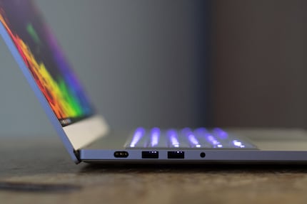 Netzanschluss, 2 x USB 3.1 Typ-A, Klinkenanschluss