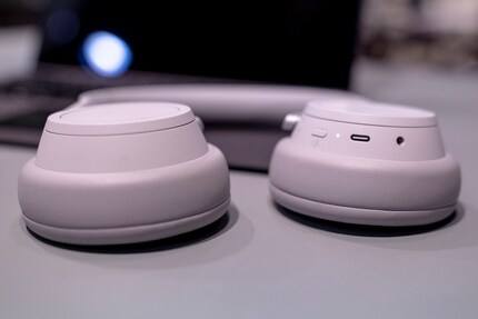 Anders als das Surface Laptop haben die Headphones einen USB-C-Anschluss