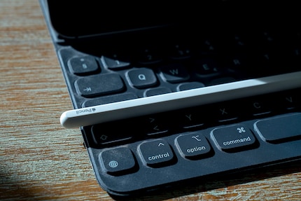 The new Apple Pencil has a hard edge