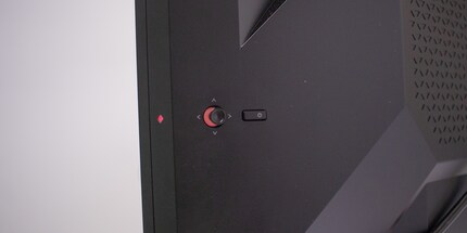 Solo due pulsanti per azionare l'OSD.