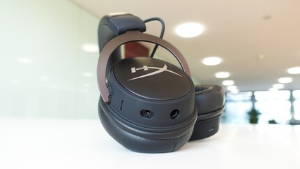 Bluetooth-Mikrofon, Mikrofonanschluss, 3.5-mm-Kabelanschluss, Bluetooth-Multifunktions-Taste (auf Bild nicht zu sehen)